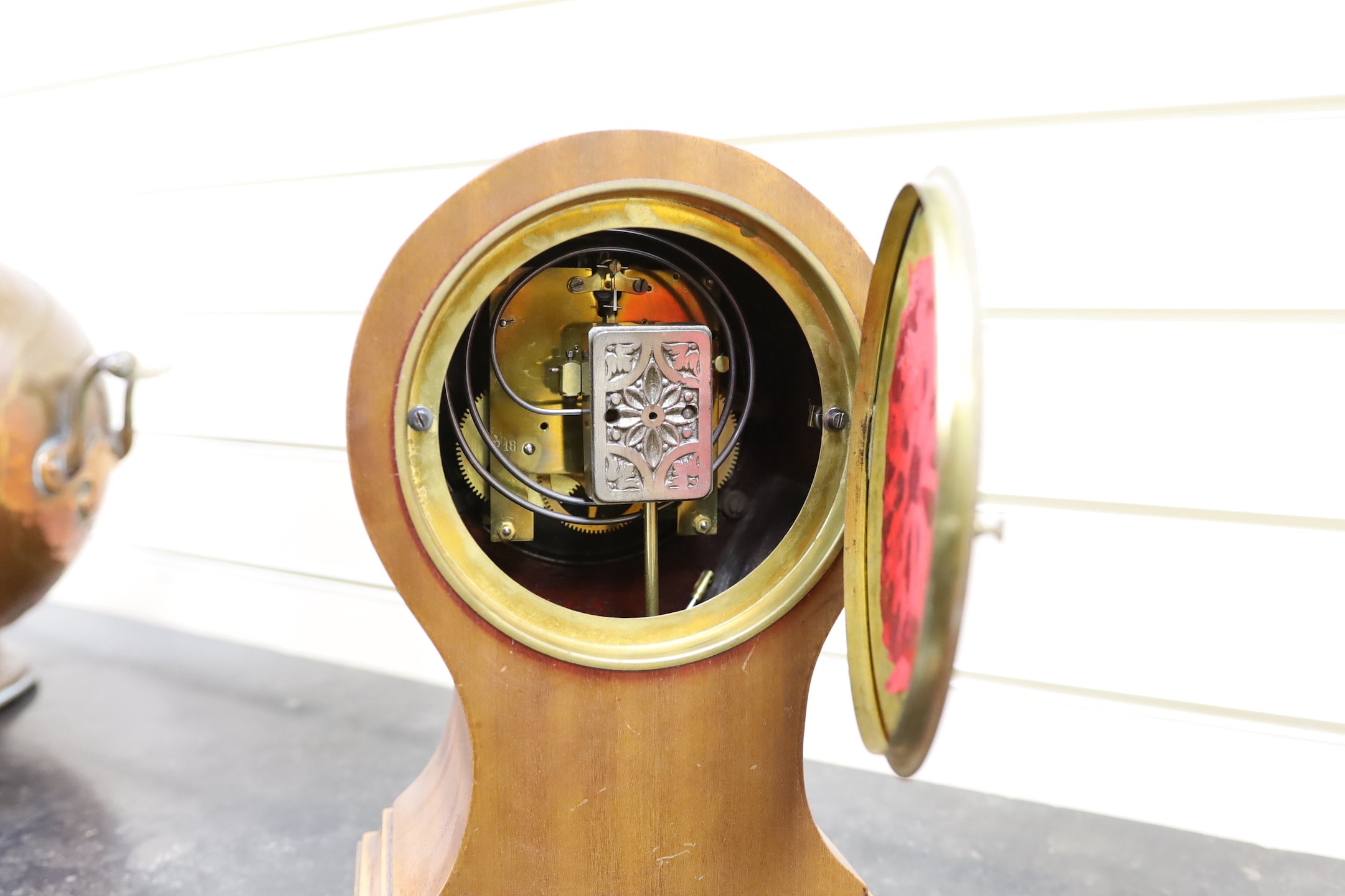 An Edwardian mahogany balloon cased mantle clock, with key, 31cm.